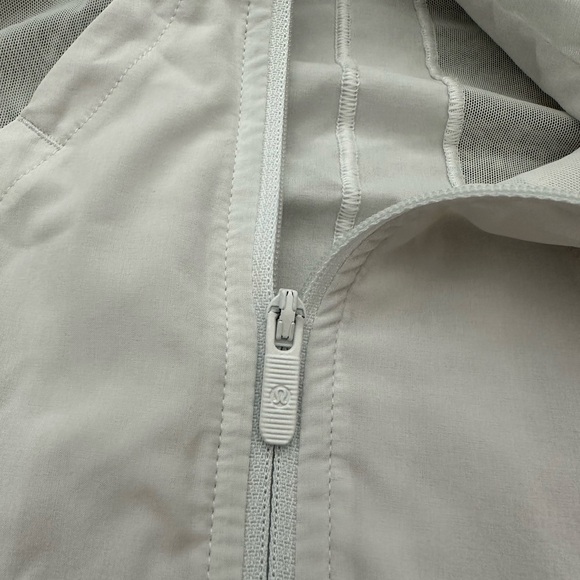 Lululemon rain jacket - Picture 3 of 5